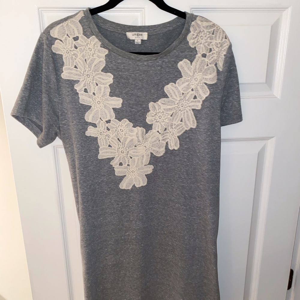 Floral lace appliqué tshirt dress